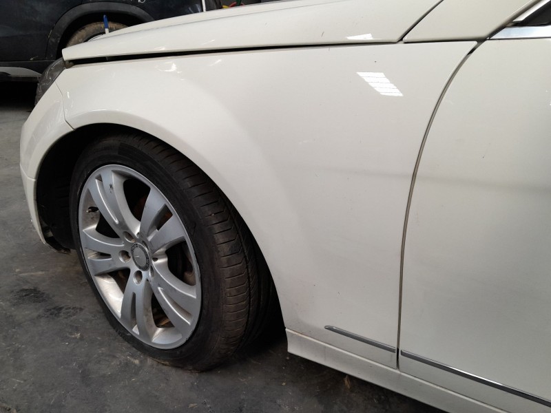 Recambio de aleta delantera izquierda para mercedes clase c (w204) berlina c 200 cdi (204.007) referencia OEM IAM   