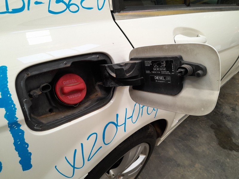 Recambio de tapa exterior combustible para mercedes clase c (w204) berlina c 200 cdi (204.007) referencia OEM IAM   