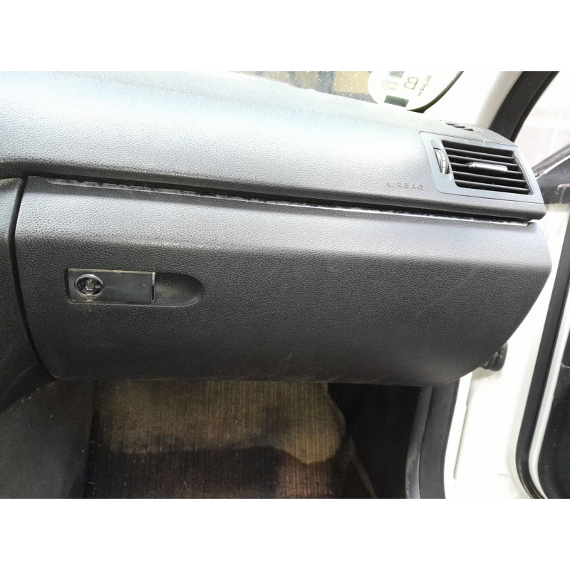 Recambio de guantera para mercedes clase c (w204) berlina c 200 cdi (204.007) referencia OEM IAM   