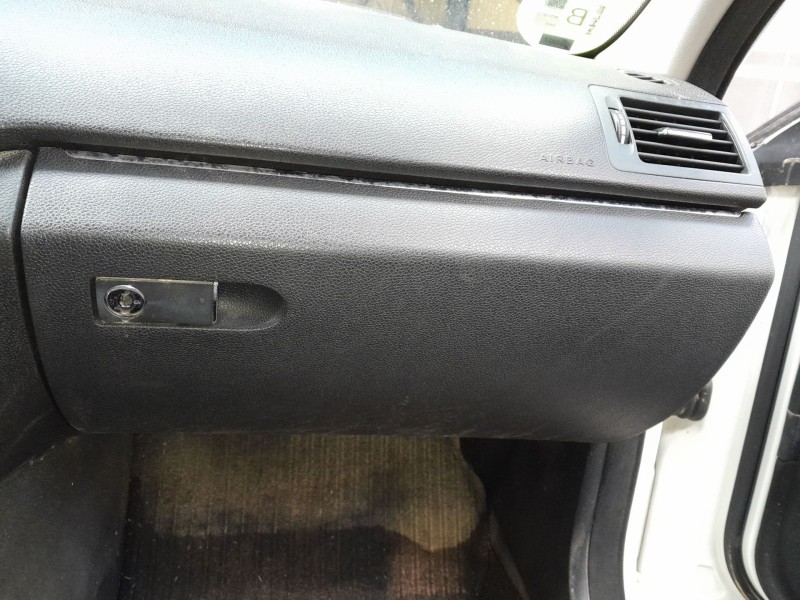 Recambio de guantera para mercedes clase c (w204) berlina c 200 cdi (204.007) referencia OEM IAM   