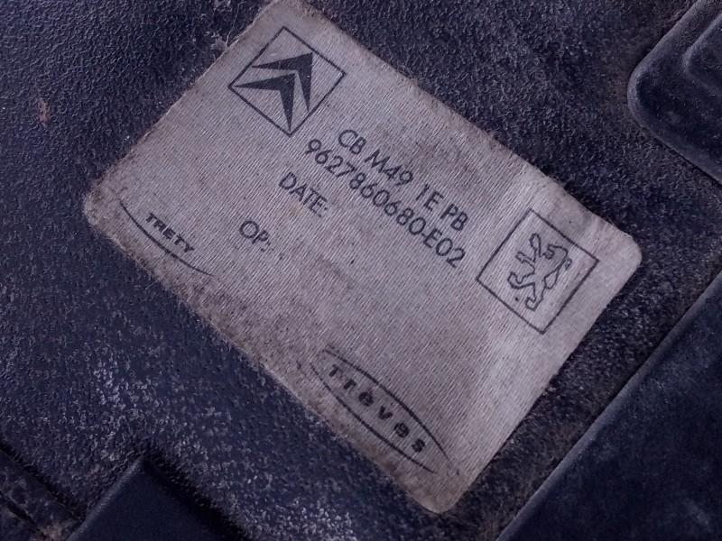 Recambio de bandeja trasera para citroen berlingo referencia OEM IAM 9627860680E02  