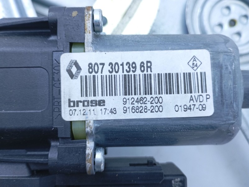 Recambio de elevalunas delantero derecho para renault megane iii sport tourer dynamique referencia OEM IAM 807301396R  