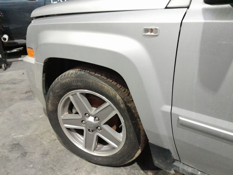 Recambio de aleta delantera izquierda para jeep patriot patriot mk74 crd 4x4 referencia OEM IAM   