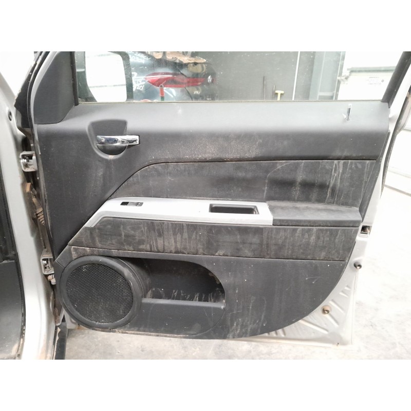 Recambio de guarnecido puerta delantera derecha para jeep patriot patriot mk74 crd 4x4 referencia OEM IAM   