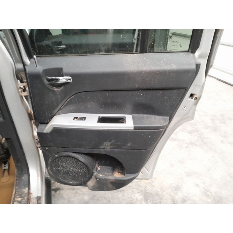Recambio de guarnecido puerta trasera derecha para jeep patriot patriot mk74 crd 4x4 referencia OEM IAM   
