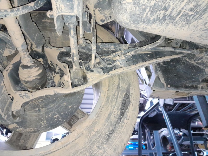 Recambio de mangueta trasera izquierda para jeep patriot patriot mk74 crd 4x4 referencia OEM IAM   