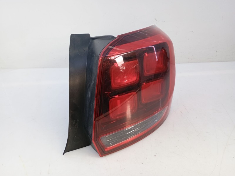 Recambio de piloto trasero derecho para dacia sandero stepway referencia OEM IAM 265506147R  