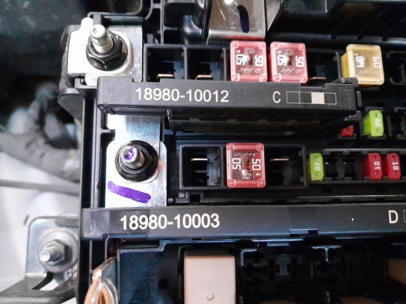 Recambio de caja reles / fusibles para kia sportage 1.6 crdi mhev mhev m63a18 referencia OEM IAM 1898010012 189801003 