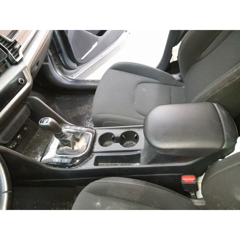 Recambio de consola central para kia sportage 1.6 crdi mhev mhev m63a18 referencia OEM IAM   