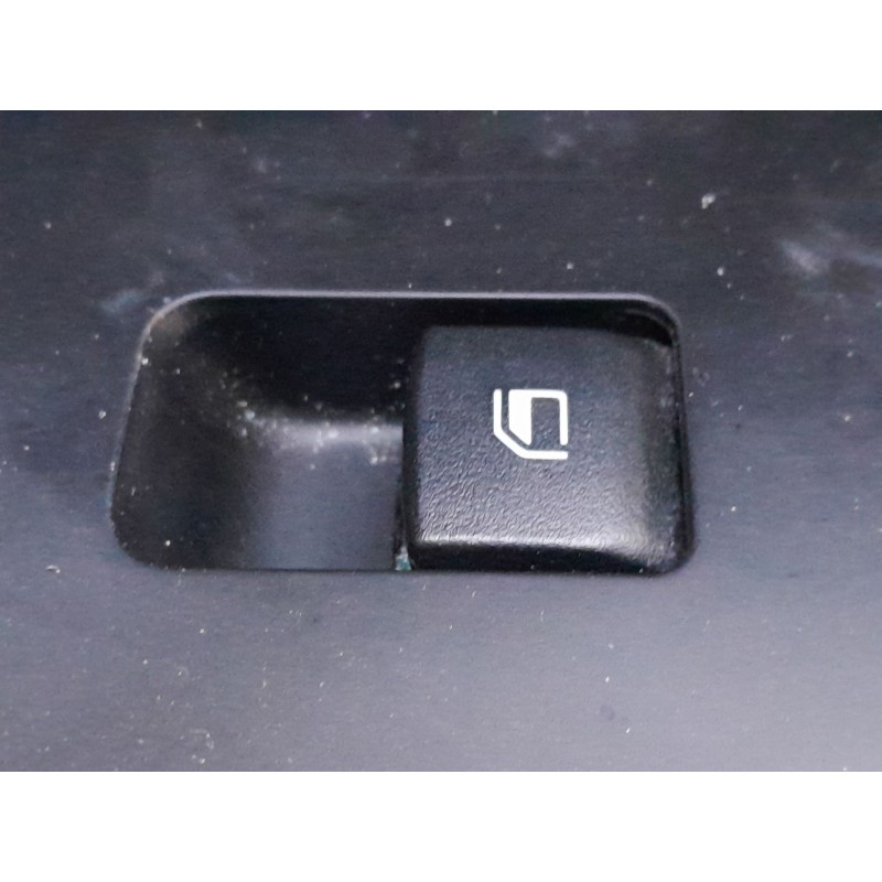 Recambio de mando elevalunas delantero derecho para kia sportage 1.6 crdi mhev mhev m63a18 referencia OEM IAM   