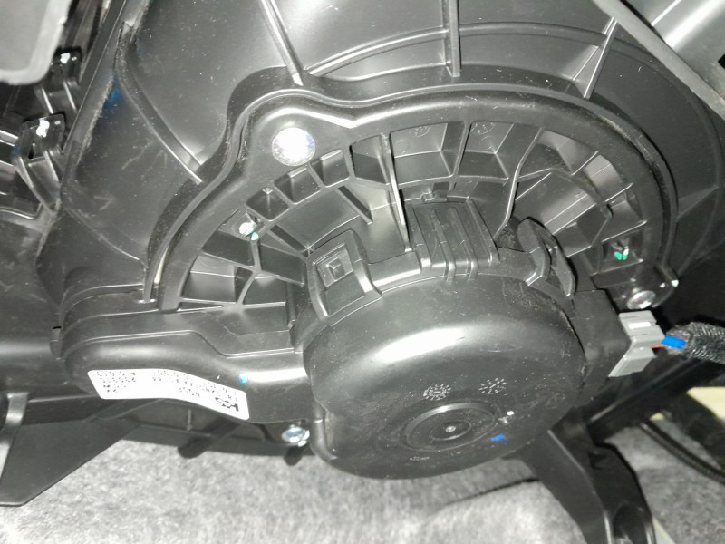 Recambio de ventilador calefaccion para kia sportage 1.6 crdi mhev mhev m63a18 referencia OEM IAM   