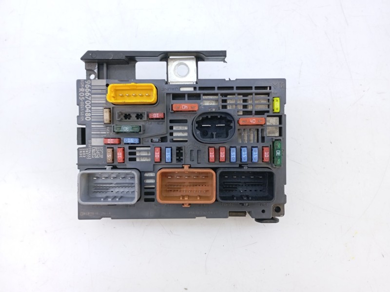 Recambio de caja reles / fusibles para citroen c4 berlina referencia OEM IAM   
