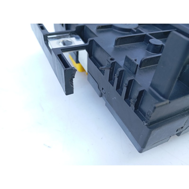 Recambio de caja reles / fusibles para citroen c4 berlina referencia OEM IAM   