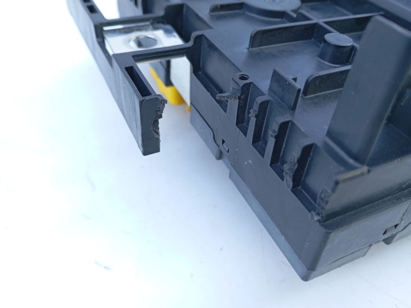 Recambio de caja reles / fusibles para citroen c4 berlina referencia OEM IAM   
