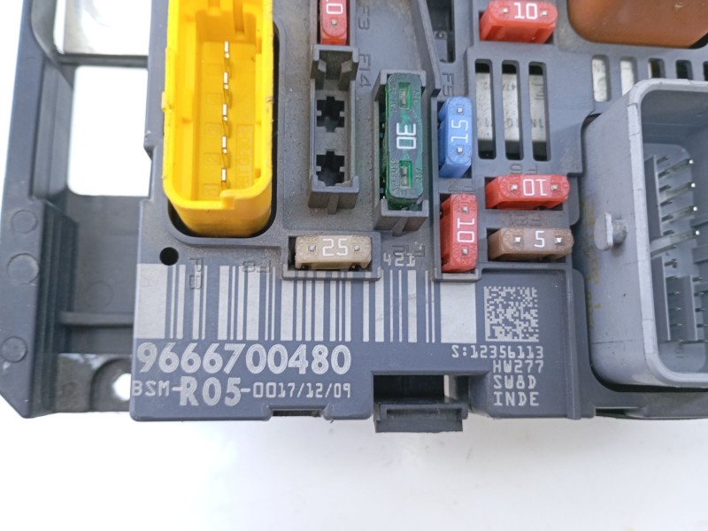 Recambio de caja reles / fusibles para citroen c4 berlina referencia OEM IAM   