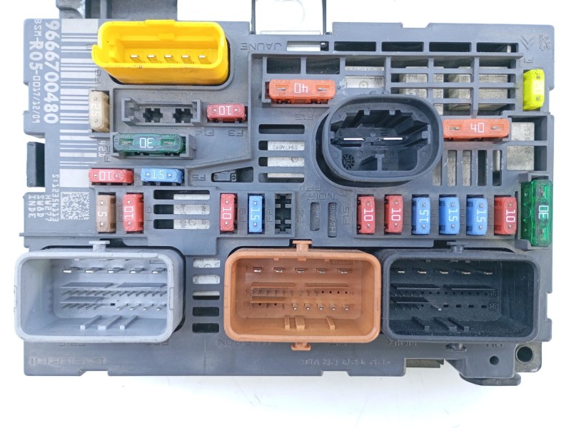 Recambio de caja reles / fusibles para citroen c4 berlina referencia OEM IAM   
