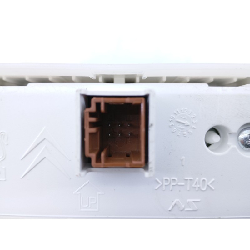 Recambio de cuadro instrumentos para peugeot 2008 (--.2013) allure referencia OEM IAM 9805396580  