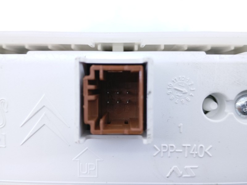 Recambio de cuadro instrumentos para peugeot 2008 (--.2013) allure referencia OEM IAM 9805396580  