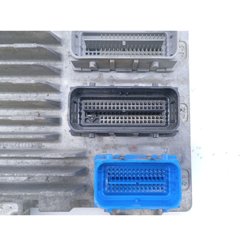 Recambio de centralita motor uce para opel corsa e selective referencia OEM IAM 12669134 12668866 