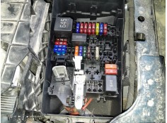 CAJA RELES / FUSIBLES 