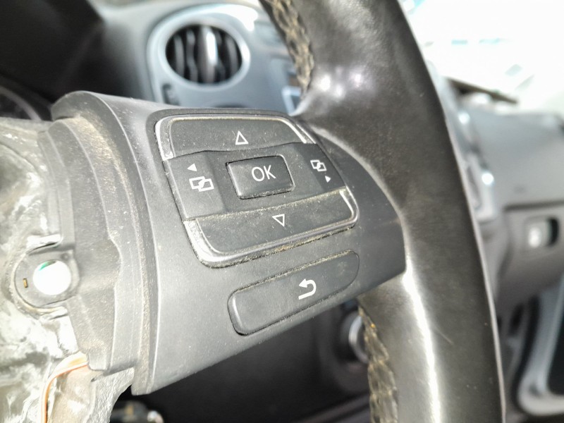 Recambio de volante para volkswagen tiguan tiguan sport referencia OEM IAM   