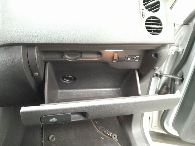 Recambio de guantera para volkswagen tiguan tiguan sport referencia OEM IAM   