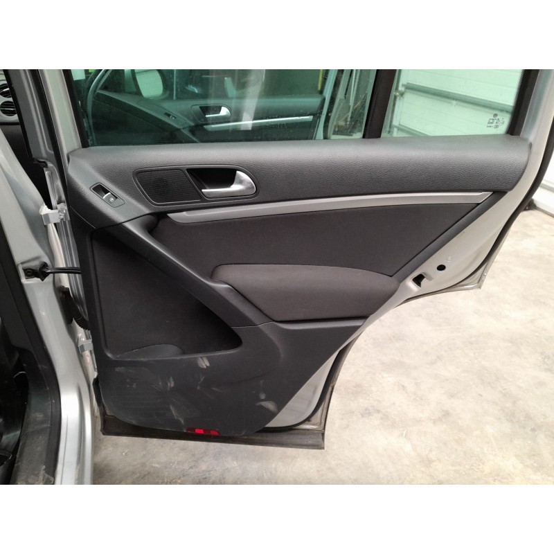 Recambio de guarnecido puerta trasera derecha para volkswagen tiguan tiguan sport referencia OEM IAM   