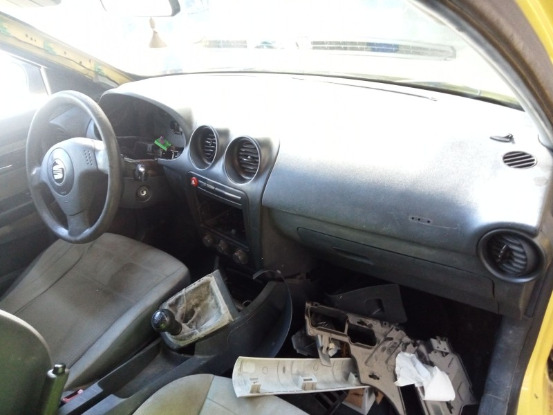seat ibiza (6l1) del año 2002