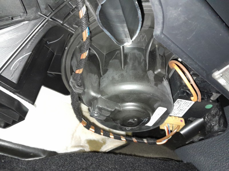 Recambio de ventilador calefaccion para volkswagen tiguan tiguan sport referencia OEM IAM   