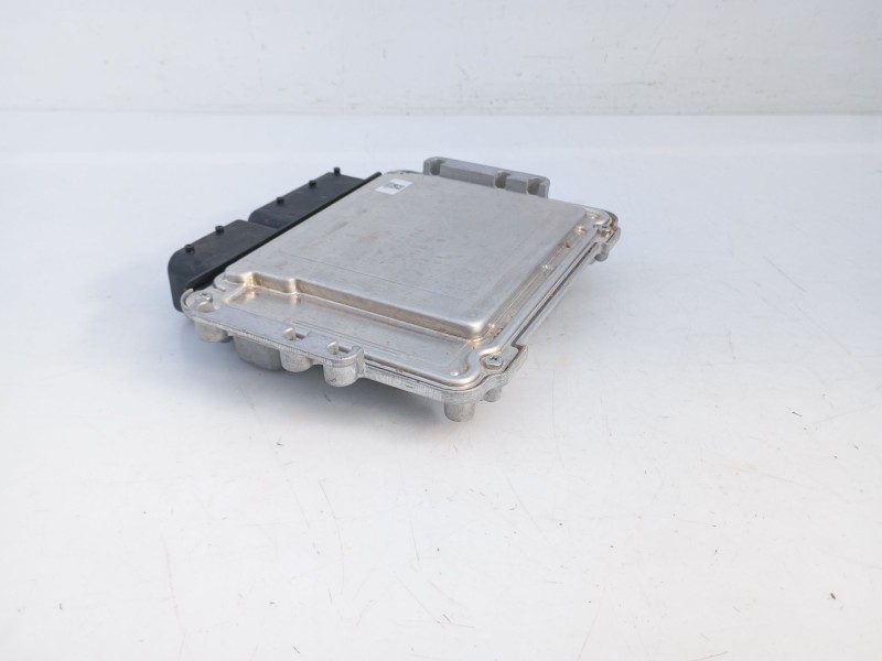 Recambio de centralita motor uce para ssangyong tivoli 1500 tgdi 135 cv / 99 kw referencia OEM IAM 1755401432 0261S103NP 