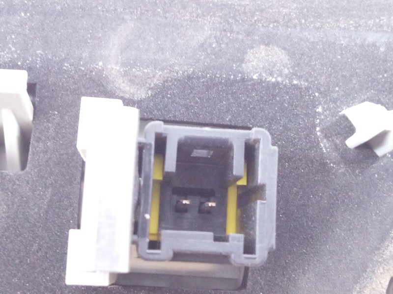 Recambio de piloto trasero izquierdo porton para peugeot 2008 (--.2013) allure referencia OEM IAM 96780744  