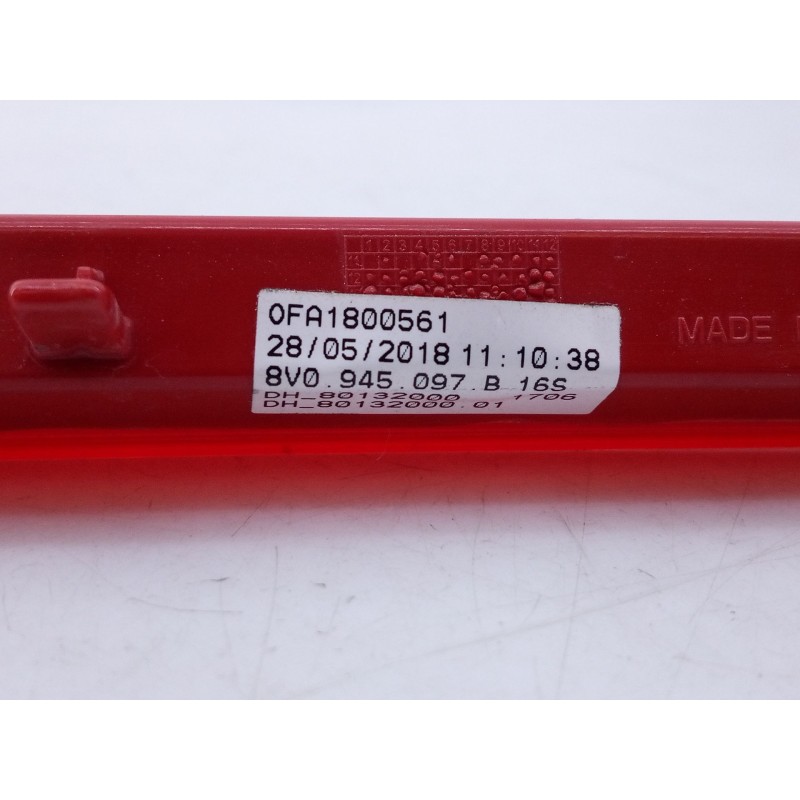 Recambio de luz central de freno para audi a1 sportback (8xf) attracted referencia OEM IAM 0FA1800561 8V0945097B16S 