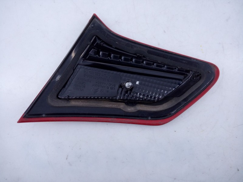 Recambio de piloto trasero izquierdo porton para citroen c4 lim. seduction referencia OEM IAM 967215588001  