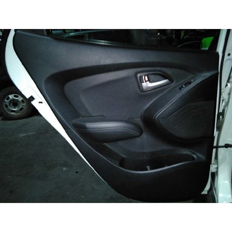 Recambio de guarnecido puerta trasera izquierda para hyundai ix35 comfort 2wd referencia OEM IAM   