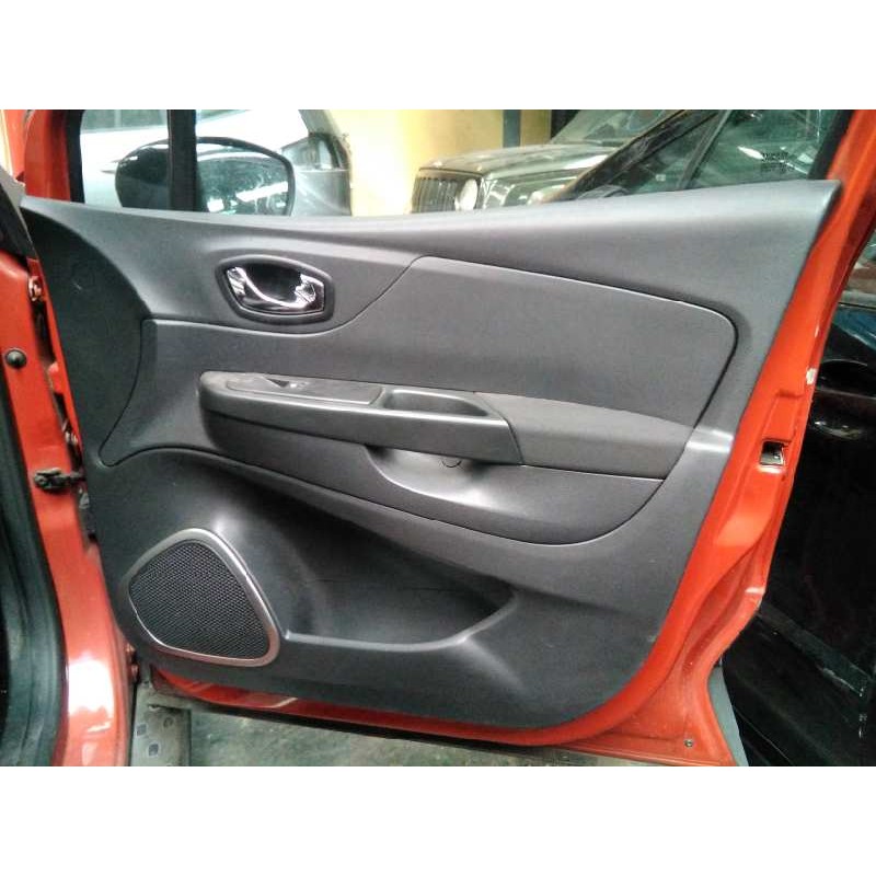 Recambio de guarnecido puerta delantera derecha para renault captur dynamique referencia OEM IAM   