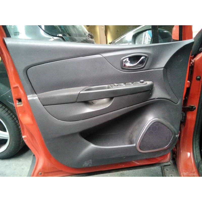 Recambio de guarnecido puerta delantera izquierda para renault captur dynamique referencia OEM IAM   