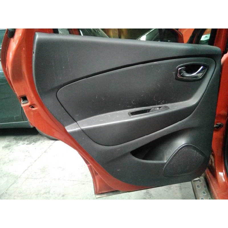 Recambio de guarnecido puerta trasera izquierda para renault captur dynamique referencia OEM IAM   