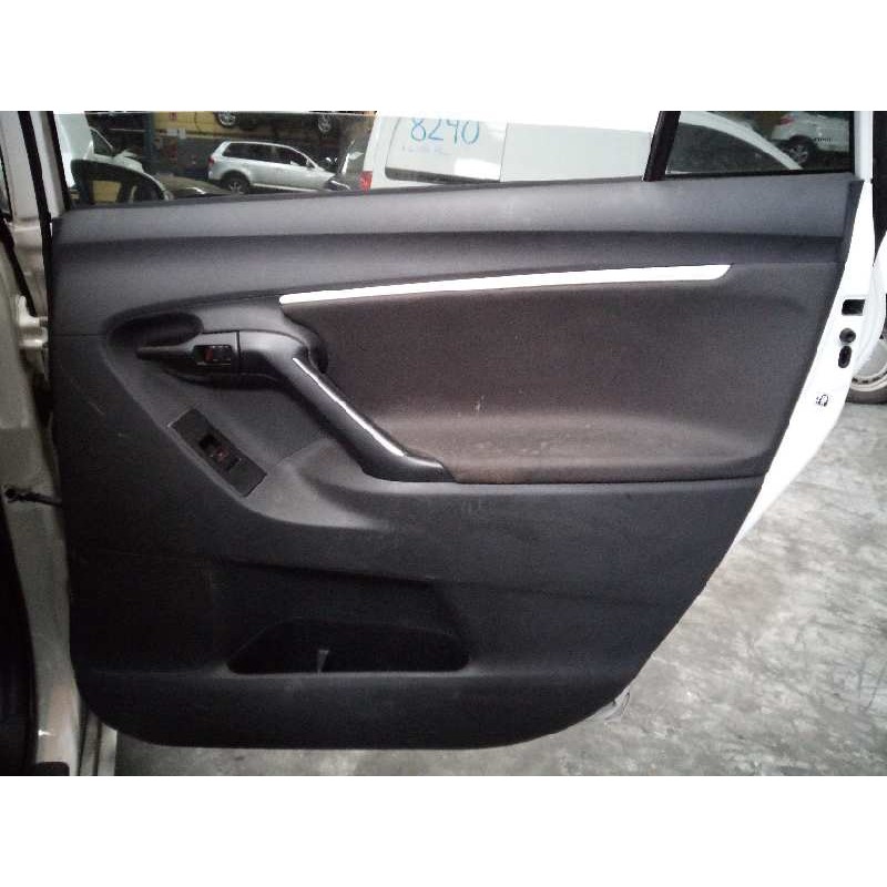 Recambio de guarnecido puerta trasera derecha para toyota verso advance referencia OEM IAM   
