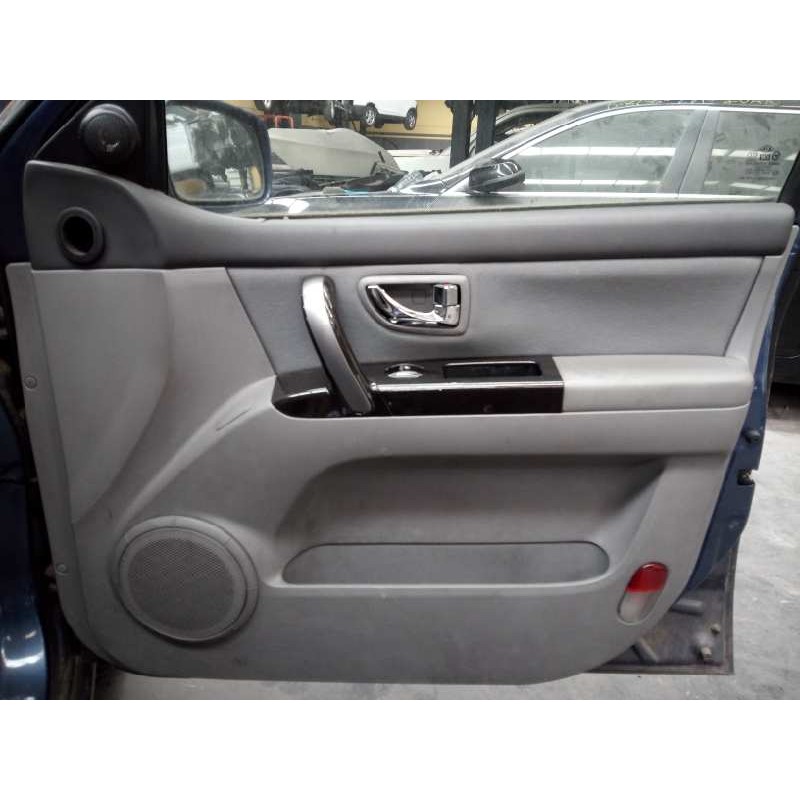 Recambio de guarnecido puerta delantera derecha para kia sorento 2.5 crdi active referencia OEM IAM 823023E0009ZA  