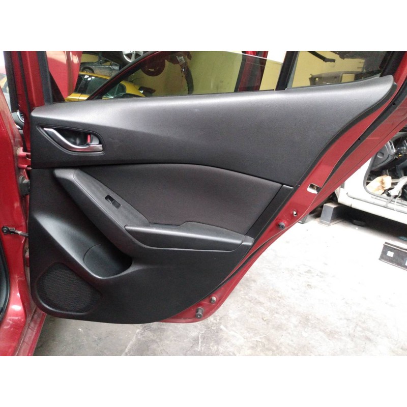 Recambio de guarnecido puerta trasera derecha para mazda 3 lim. () evolution referencia OEM IAM   