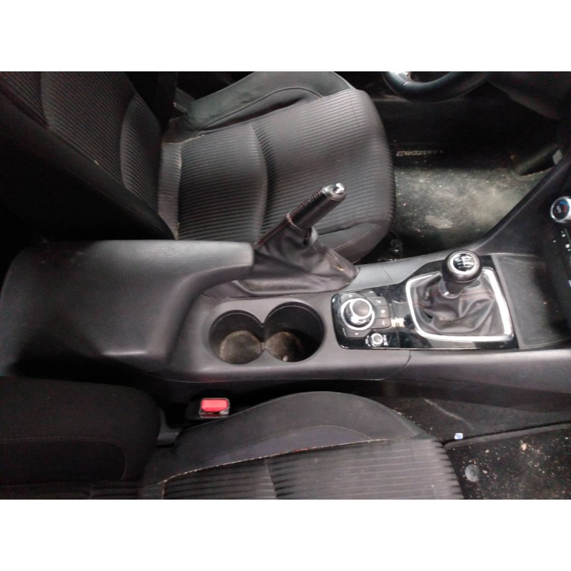 Recambio de consola central para mazda 3 lim. () evolution referencia OEM IAM   