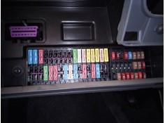 CAJA RELES / FUSIBLES 