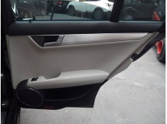 GUARNECIDO PUERTA TRASERA DERECHA 