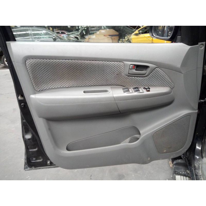 Recambio de guarnecido puerta delantera izquierda para toyota hilux (kun) double cab 4x4 referencia OEM IAM   