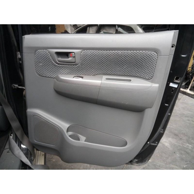 Recambio de guarnecido puerta trasera derecha para toyota hilux (kun) double cab 4x4 referencia OEM IAM   