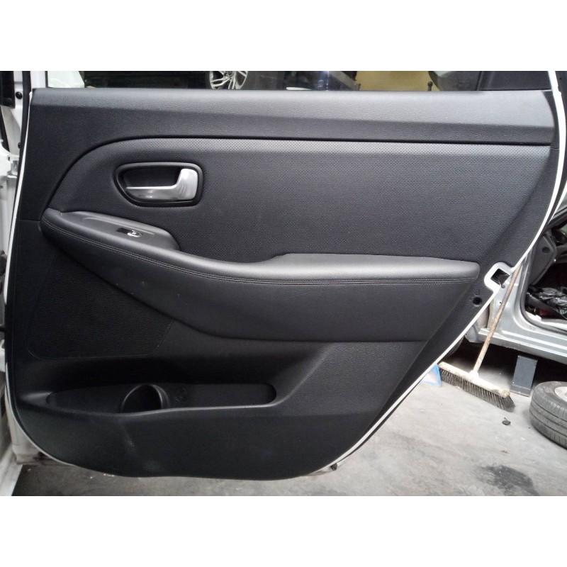 Recambio de guarnecido puerta trasera derecha para kia carens ( ) drive referencia OEM IAM   