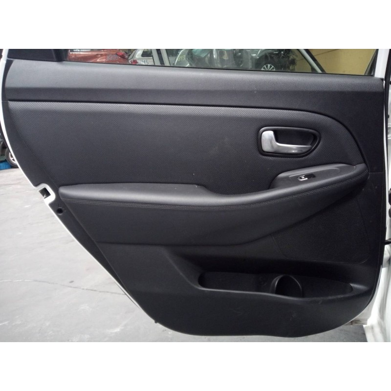 Recambio de guarnecido puerta trasera izquierda para kia carens ( ) drive referencia OEM IAM   