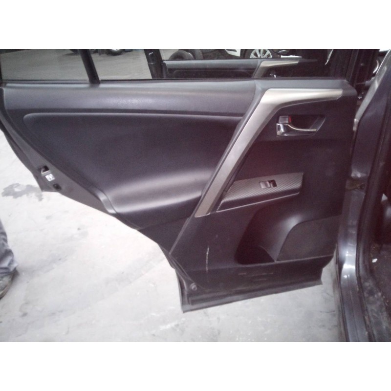 Recambio de guarnecido puerta trasera izquierda para toyota rav 4 advance referencia OEM IAM   