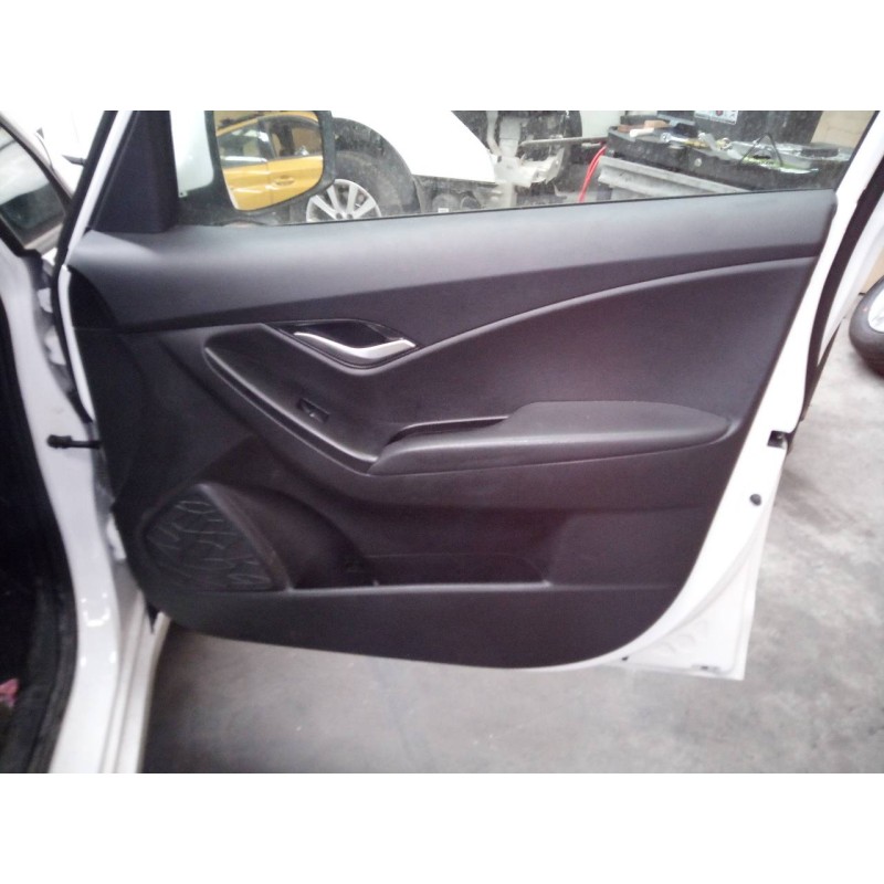 Recambio de guarnecido puerta delantera derecha para hyundai ix20 gls comfort blue referencia OEM IAM   