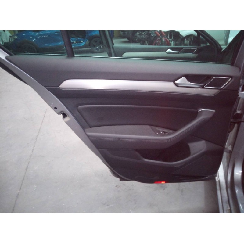 Recambio de guarnecido puerta trasera izquierda para volkswagen passat lim. (3g2) sport bmt referencia OEM IAM   